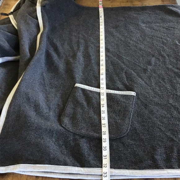 Women’s LeModa Charcoal Gray Cape. Size One Size fits most. - Picture 9 of 11
